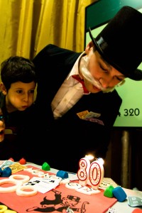 Mr. Monopoly soffia le candeline del suo 80° compleanno